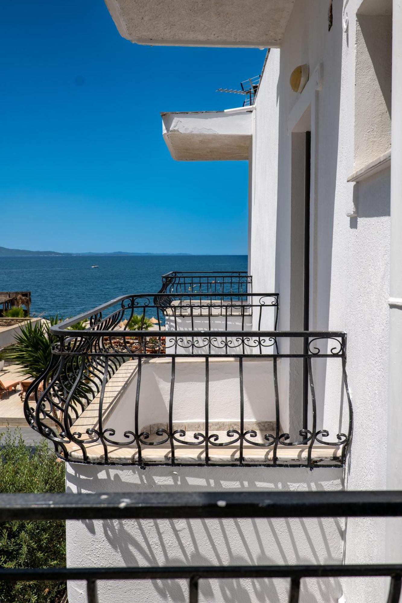 Sunset Aparthotel Sarandë Exterior foto
